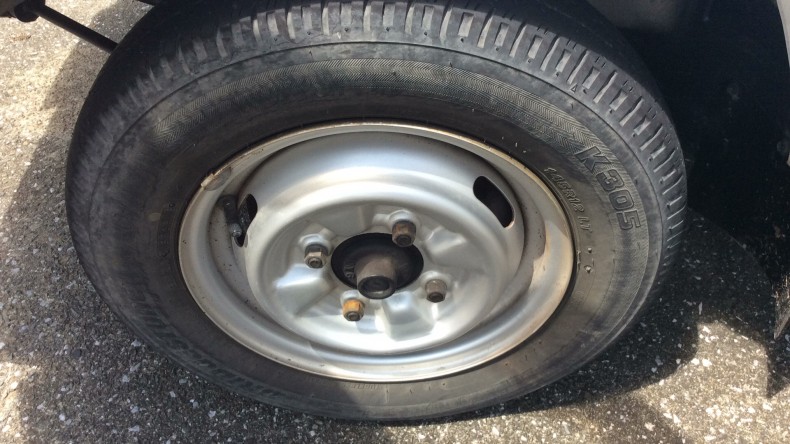 タイヤホイール前