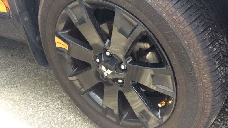 タイヤホイール前