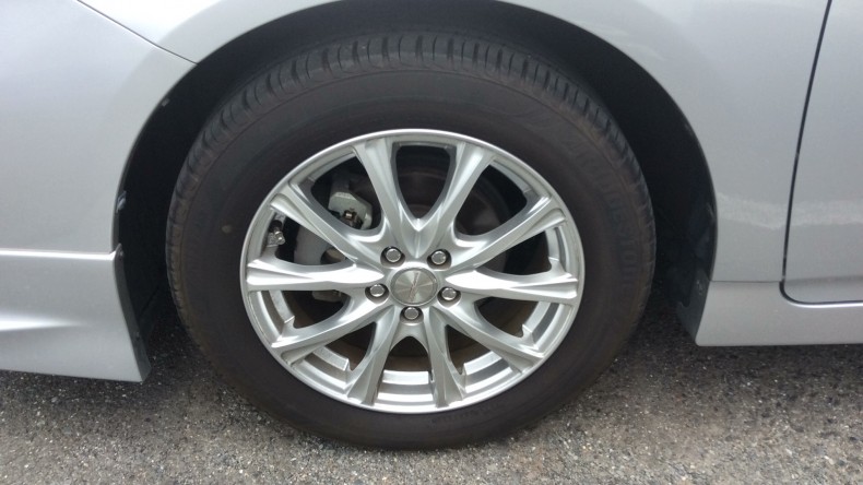 タイヤホイール前