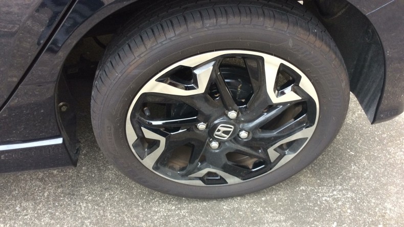 タイヤホイール前