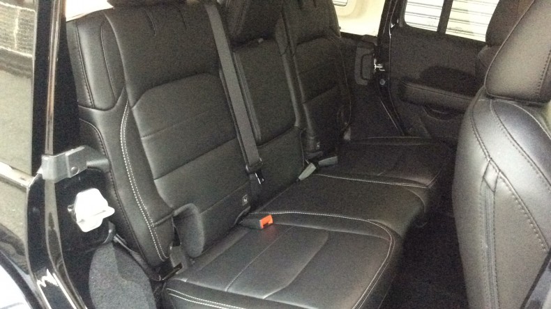 内装後方シート