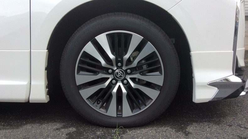 タイヤホイール前