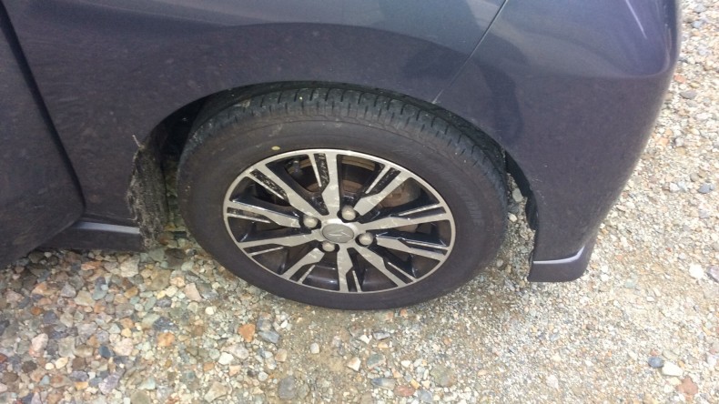 タイヤホイール前