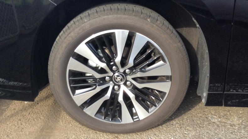 タイヤホイール前