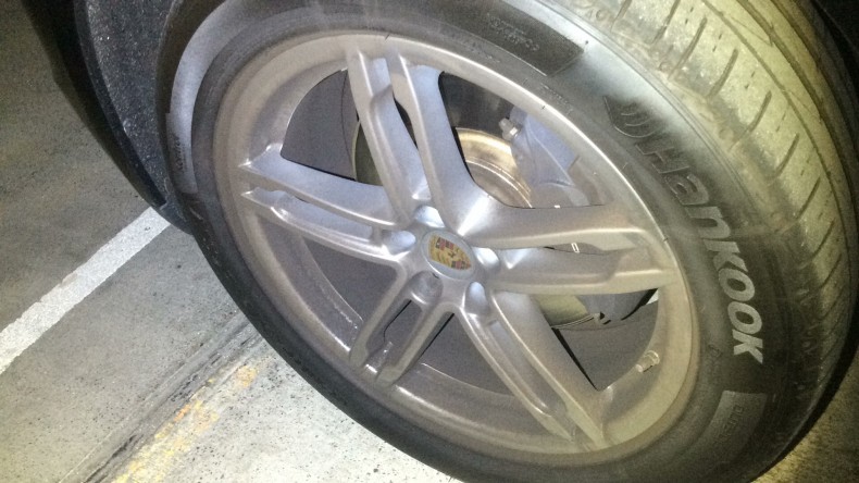 タイヤホイール前