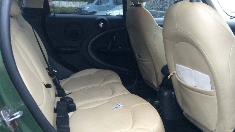 内装後方シート