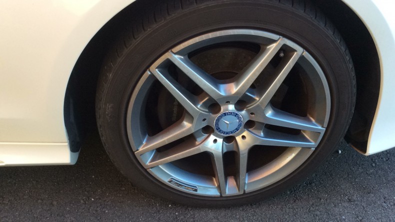 タイヤホイール前