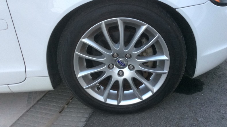 タイヤホイール前