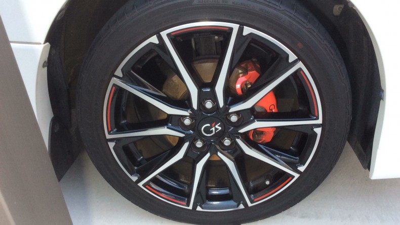 タイヤホイール前