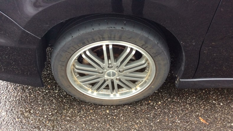 タイヤホイール前