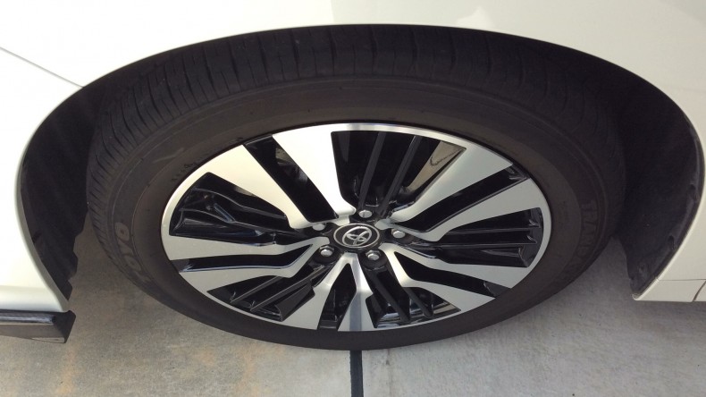 タイヤホイール前