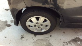 タイヤホイール前