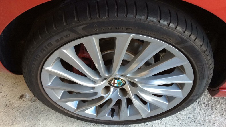 タイヤホイール前