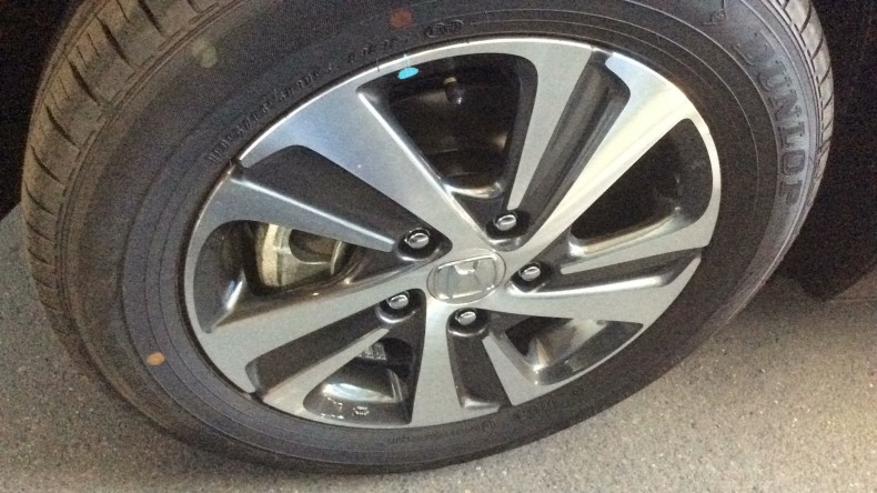 タイヤホイール前