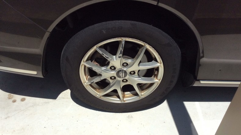 タイヤホイール前