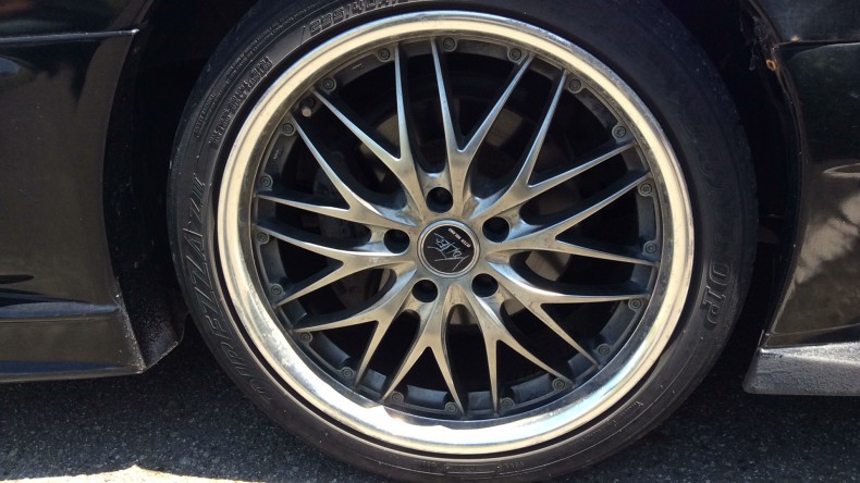 タイヤホイール前