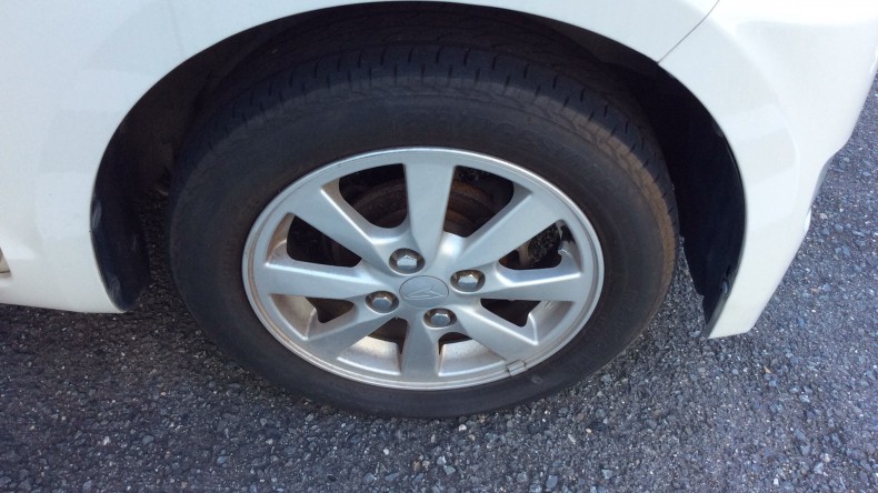 タイヤホイール前