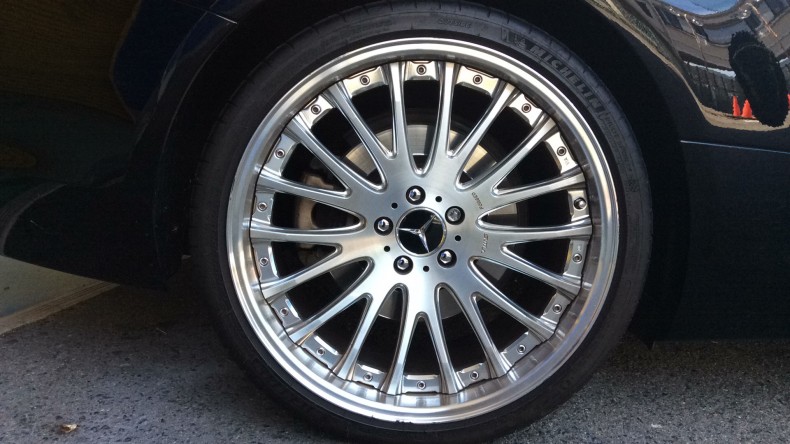 タイヤホイール前