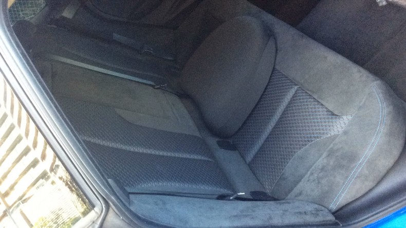 内装後方シート