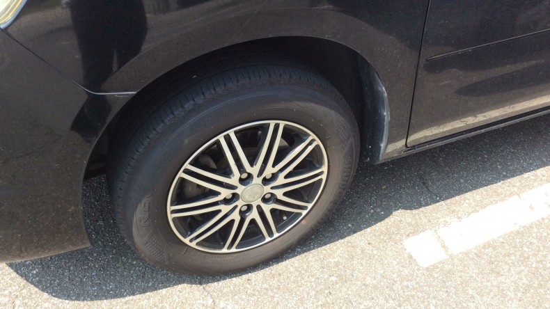 タイヤホイール前