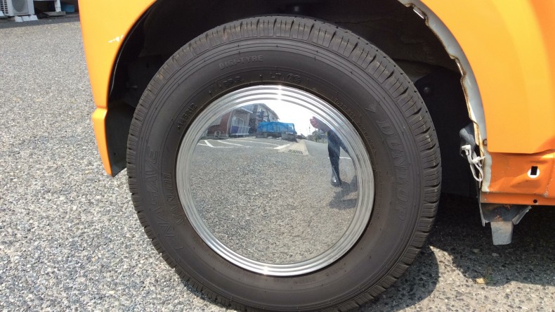 タイヤホイール前