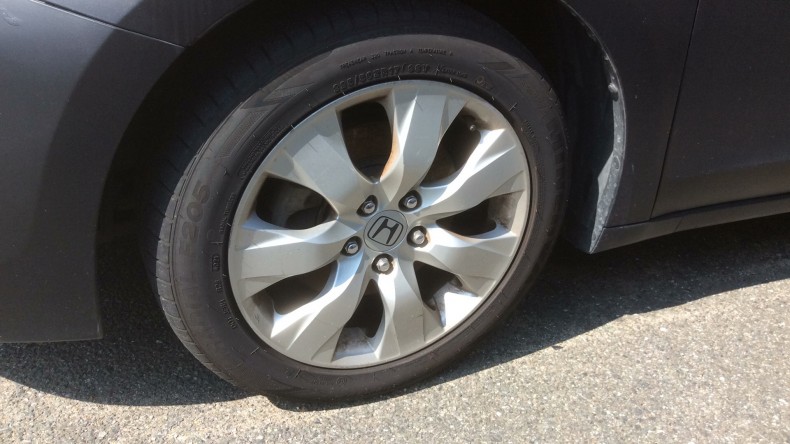 タイヤホイール前