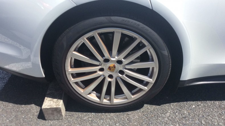 タイヤホイール前