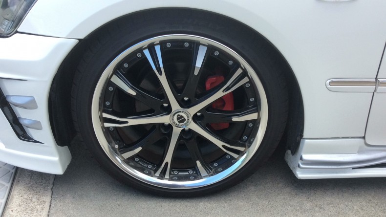 タイヤホイール前