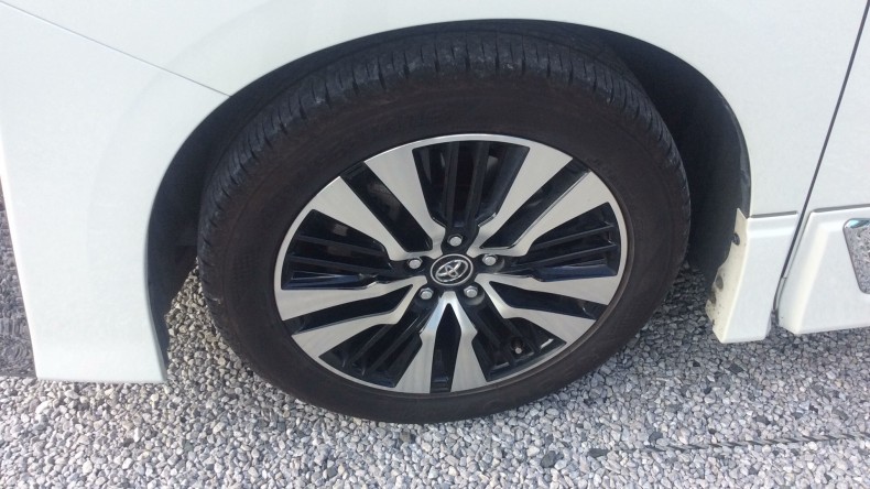 タイヤホイール前