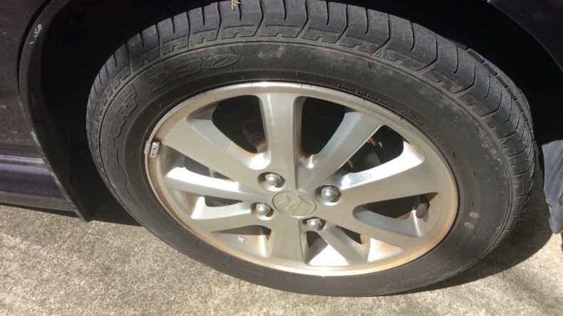 タイヤホイール前