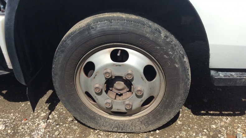 タイヤホイール前