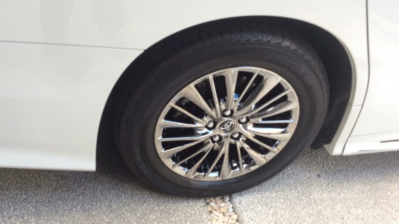 タイヤホイール前