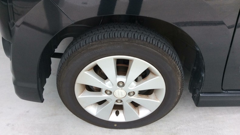 タイヤホイール前