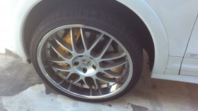 タイヤホイール前