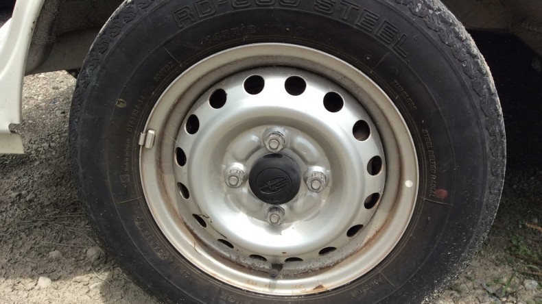 タイヤホイール前