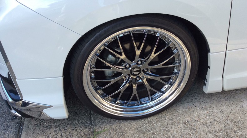 タイヤホイール前