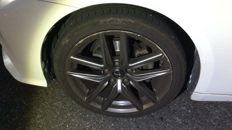 タイヤホイール前