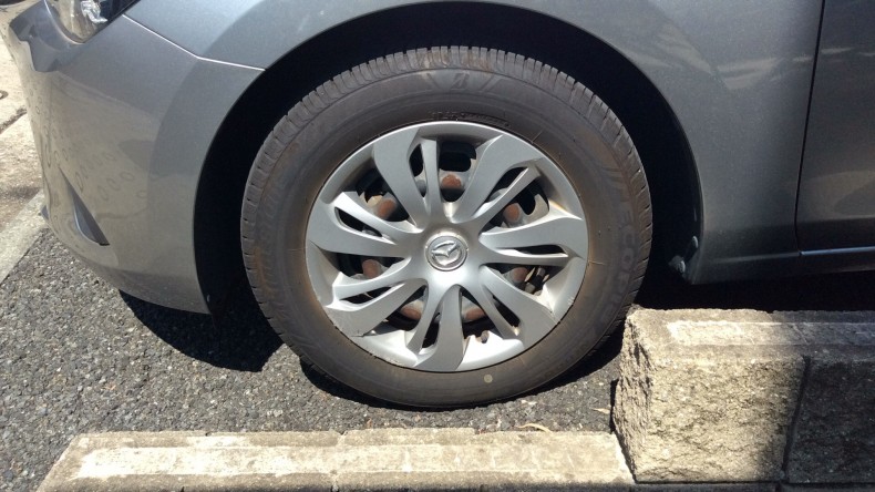 タイヤホイール前