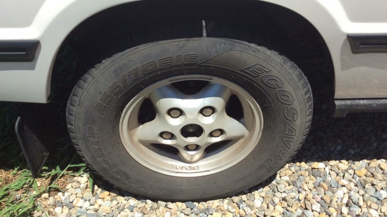 タイヤホイール前