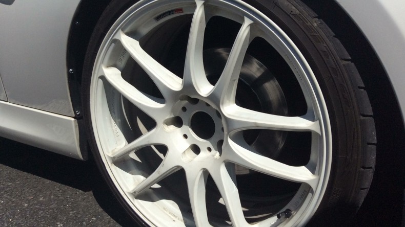 タイヤホイール前