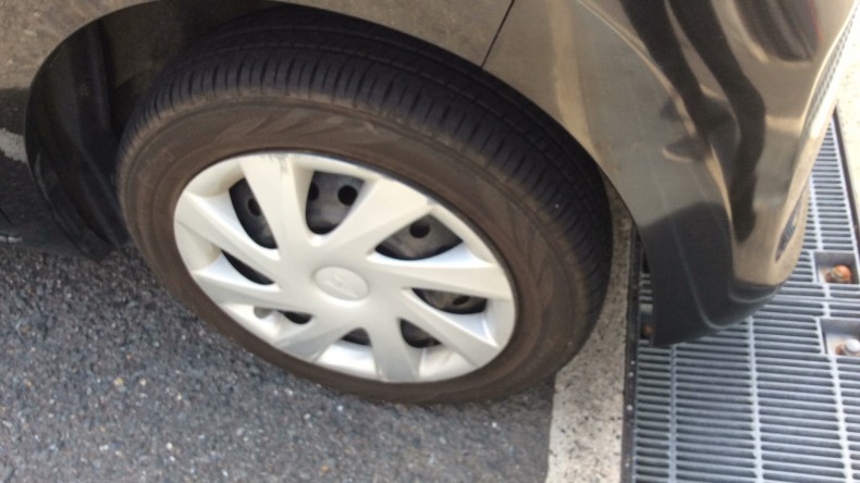 タイヤホイール前