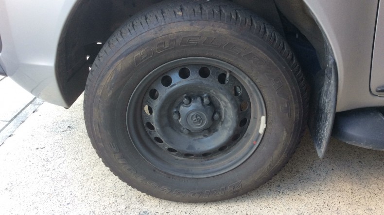 タイヤホイール前