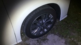 タイヤホイール前