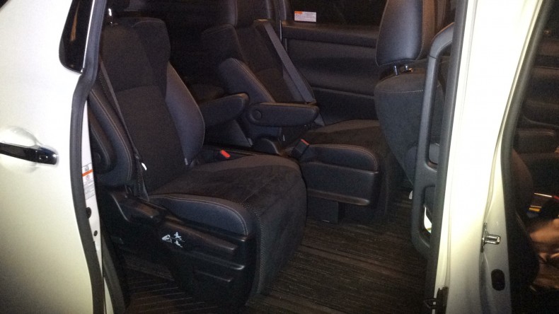 内装後方シート