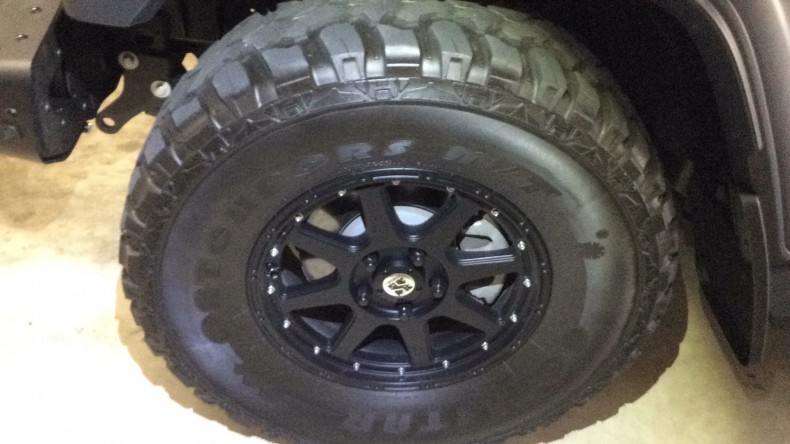 タイヤホイール前