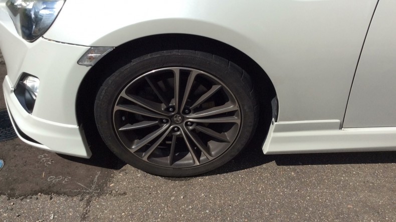 タイヤホイール前