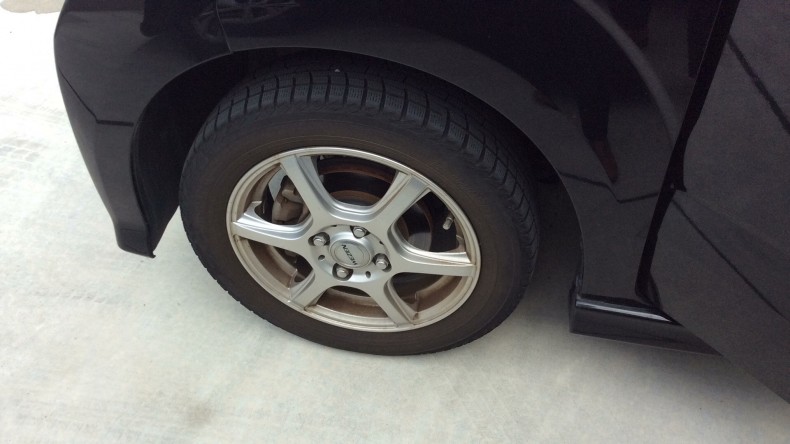 タイヤホイール前