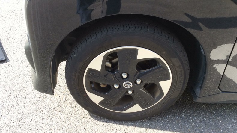 タイヤホイール前