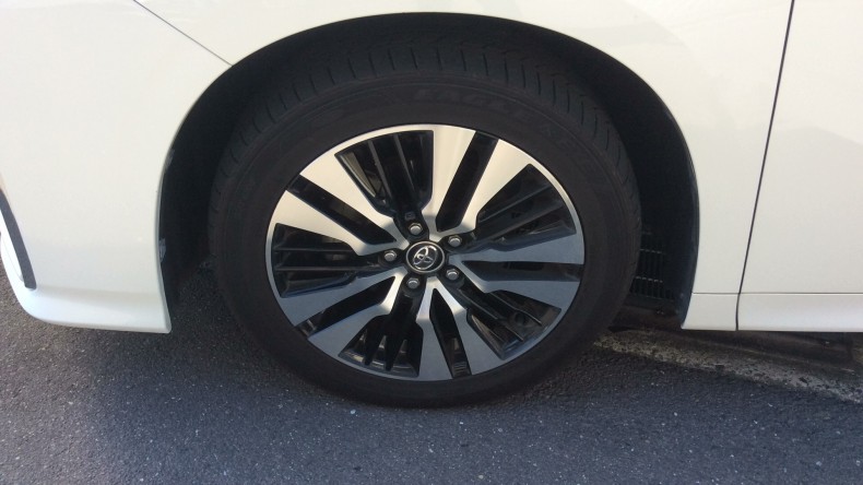 タイヤホイール前