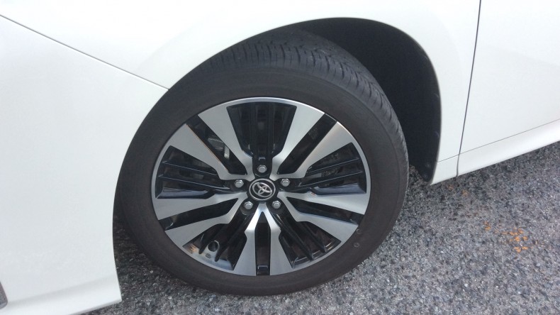 タイヤホイール前